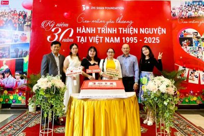 “𝐆𝐢𝐞𝐨 𝐦𝐚̂̀𝐦 𝐲𝐞̂𝐮 𝐭𝐡𝐮̛𝐨̛𝐧𝐠 – 𝐇𝐚̀𝐧𝐡 𝐭𝐫𝐢̀𝐧𝐡 đ𝐨̂̀𝐧𝐠 𝐡𝐚̀𝐧𝐡 𝐯𝐮𝐧 đ𝐚̆́𝐩 𝐭𝐮̛𝐨̛𝐧𝐠 𝐥𝐚𝐢 𝐭𝐫𝐞̉ 𝐭𝐡𝐨̛” 𝐓𝐫𝐨𝐧𝐠 𝐧𝐡𝐮̛̃𝐧𝐠 𝐧𝐚̆𝐦 𝐡𝐨̣𝐜 𝐯𝐮̛̀𝐚 𝐪𝐮𝐚, 𝐭𝐚̣̂𝐩 𝐭𝐡𝐞̂̉ 𝐜𝐚́𝐧 𝐛𝐨̣̂, 𝐠𝐢𝐚́𝐨 𝐯𝐢𝐞̂𝐧, 𝐧𝐡𝐚̂𝐧 𝐯𝐢𝐞̂𝐧, 𝐩𝐡𝐮̣ 𝐡𝐮𝐲𝐧𝐡 𝐯𝐚̀ 𝐜𝐚́𝐜 𝐜𝐡𝐚́𝐮 𝐡𝐨̣𝐜 𝐬𝐢𝐧𝐡 𝐜𝐮̉𝐚 𝐭𝐫𝐮̛𝐨̛̀𝐧𝐠 𝐌𝐚̂̀𝐦 𝐍𝐨𝐧 𝐓𝐫𝐚̀ 𝐇𝐢𝐞̣̂𝐩 𝐱𝐢𝐧 đ𝐮̛𝐨̛̣𝐜 𝐛𝐚̀𝐲 𝐭𝐨̉ 𝐥𝐨̀𝐧𝐠 𝐛𝐢𝐞̂́𝐭 𝐨̛𝐧 𝐬𝐚̂𝐮 𝐬𝐚̆́𝐜 đ𝐞̂́𝐧 𝐓𝐨̂̉ 𝐜𝐡𝐮̛́𝐜 𝐙𝐡𝐢 𝐒𝐡𝐚𝐧 𝐅𝐨𝐮𝐧𝐝𝐚𝐭𝐢𝐨𝐧 𝐯𝐚̀ 𝐐𝐮𝐲̃ 𝐁𝐚̉𝐨 𝐭𝐫𝐨̛̣ 𝐭𝐫𝐞̉ 𝐞𝐦 𝐭𝐢̉𝐧𝐡 𝐐𝐮𝐚̉𝐧𝐠 𝐍𝐠𝐚̃𝐢 đ𝐚̃ 𝐥𝐮𝐨̂𝐧 𝐪𝐮𝐚𝐧 𝐭𝐚̂𝐦, đ𝐨̂̀𝐧𝐠 𝐡𝐚̀𝐧𝐡 𝐯𝐚̀ 𝐝𝐚̀𝐧𝐡 𝐧𝐡𝐢𝐞̂̀𝐮 𝐭𝐢̀𝐧𝐡 𝐜𝐚̉𝐦 𝐪𝐮𝐲́ 𝐛𝐚́𝐮 𝐜𝐡𝐨 𝐧𝐡𝐚̀ 𝐭𝐫𝐮̛𝐨̛̀𝐧𝐠.  𝐓𝐫𝐨𝐧𝐠 𝐠𝐢𝐚𝐢 đ𝐨𝐚̣𝐧 𝐧𝐚̆𝐦 𝐡𝐨̣𝐜 𝟐𝟎𝟐𝟒–𝟐𝟎𝟐𝟓, 𝐬𝐮̛̣ 𝐡𝐨̂̃ 𝐭𝐫𝐨̛̣ 𝐭𝐡𝐢𝐞̂́𝐭 𝐭𝐡𝐮̛̣𝐜 𝐭𝐮̛̀ 𝐪𝐮𝐲́ 𝐭𝐨̂̉ 𝐜𝐡𝐮̛́𝐜 đ𝐚̃ 𝐠𝐨́𝐩 𝐩𝐡𝐚̂̀𝐧 𝐜𝐚̉𝐢 𝐭𝐡𝐢𝐞̣̂𝐧 𝐫𝐨̃ 𝐫𝐞̣̂𝐭 đ𝐢𝐞̂̀𝐮 𝐤𝐢𝐞̣̂𝐧 𝐜𝐡𝐚̆𝐦 𝐬𝐨́𝐜 𝐯𝐚̀ 𝐧𝐮𝐨̂𝐢 𝐝𝐮̛𝐨̛̃𝐧𝐠 𝐭𝐫𝐞̉. 𝐍𝐡𝐮̛̃𝐧𝐠 𝐩𝐡𝐚̂̀𝐧 𝐡𝐨̂̃ 𝐭𝐫𝐨̛̣ 𝐛𝐨̂̉ 𝐬𝐮𝐧𝐠 𝐭𝐢𝐞̂̀𝐧 𝐚̆𝐧 𝐭𝐫𝐮̛𝐚 𝐤𝐡𝐨̂𝐧𝐠 𝐜𝐡𝐢̉ 𝐠𝐢𝐮́𝐩 𝐧𝐚̂𝐧𝐠 𝐜𝐚𝐨 𝐜𝐡𝐚̂́𝐭 𝐥𝐮̛𝐨̛̣𝐧𝐠 𝐛𝐮̛̃𝐚 𝐚̆𝐧 𝐦𝐚̀ 𝐜𝐨̀𝐧 đ𝐚̉𝐦 𝐛𝐚̉𝐨 𝐬𝐮̛́𝐜 𝐤𝐡𝐨̉𝐞, 𝐭𝐡𝐞̂̉ 𝐜𝐡𝐚̂́𝐭 𝐜𝐡𝐨 𝐜𝐚́𝐜 𝐜𝐡𝐚́𝐮. 𝐁𝐞̂𝐧 𝐜𝐚̣𝐧𝐡 đ𝐨́, 𝐧𝐡𝐮̛̃𝐧𝐠 𝐛𝐮𝐨̂̉𝐢 𝐭𝐢𝐞̣̂𝐜 𝐛𝐮𝐟𝐟𝐞𝐭 đ𝐚̂̀𝐲 𝐚̂́𝐦 𝐚́𝐩, 𝐯𝐮𝐢 𝐭𝐮̛𝐨̛𝐢 đ𝐚̃ 𝐦𝐚𝐧𝐠 𝐥𝐚̣𝐢 𝐜𝐡𝐨 𝐜𝐚́𝐜 𝐜𝐨𝐧 𝐧𝐡𝐮̛̃𝐧𝐠 𝐭𝐫𝐚̉𝐢 𝐧𝐠𝐡𝐢𝐞̣̂𝐦 𝐦𝐨̛́𝐢 𝐦𝐞̉, 𝐠𝐢𝐮́𝐩 𝐜𝐚́𝐜 𝐜𝐨𝐧 𝐭𝐡𝐞̂𝐦 𝐭𝐮̛̣ 𝐭𝐢𝐧, 𝐦𝐚̣𝐧𝐡 𝐝𝐚̣𝐧 𝐭𝐫𝐨𝐧𝐠 𝐦𝐨̂𝐢 𝐭𝐫𝐮̛𝐨̛̀𝐧𝐠 𝐡𝐨̣𝐜 𝐭𝐚̣̂𝐩. Đ𝐚̣̆𝐜 𝐛𝐢𝐞̣̂𝐭, 𝐧𝐡𝐮̛̃𝐧𝐠 𝐛𝐨̣̂ 𝐪𝐮𝐚̂̀𝐧 𝐚́𝐨 𝐚̂́𝐦 𝐦𝐮̀𝐚 đ𝐨̂𝐧𝐠 đ𝐮̛𝐨̛̣𝐜 𝐭𝐫𝐚𝐨 𝐭𝐚̣̆𝐧𝐠 đ𝐚̃ 𝐠𝐢𝐮́𝐩 𝐜𝐚́𝐜 𝐜𝐨𝐧 𝐜𝐨́ 𝐭𝐡𝐞̂𝐦 𝐬𝐮̛̣ 𝐚̂́𝐦 𝐚́𝐩, 𝐲𝐞̂𝐧 𝐭𝐚̂𝐦 đ𝐞̂́𝐧 𝐥𝐨̛́𝐩 𝐦𝐨̂̃𝐢 𝐧𝐠𝐚̀𝐲.  𝐊𝐡𝐨̂𝐧𝐠 𝐝𝐮̛̀𝐧𝐠 𝐥𝐚̣𝐢 𝐨̛̉ đ𝐨́, 𝐧𝐡𝐚̀ 𝐭𝐫𝐮̛𝐨̛̀𝐧𝐠 𝐯𝐨̂ 𝐜𝐮̀𝐧𝐠 𝐭𝐫𝐚̂𝐧 𝐭𝐫𝐨̣𝐧𝐠 𝐤𝐡𝐢 𝐭𝐫𝐨𝐧𝐠 𝐠𝐢𝐚𝐢 đ𝐨𝐚̣𝐧 𝟐𝟎𝟐𝟔–𝟐𝟎𝟐𝟖, 𝐓𝐨̂̉ 𝐜𝐡𝐮̛́𝐜 𝐙𝐡𝐢 𝐒𝐡𝐚𝐧 𝐅𝐨𝐮𝐧𝐝𝐚𝐭𝐢𝐨𝐧 𝐯𝐚̀ 𝐐𝐮𝐲̃ 𝐁𝐚̉𝐨 𝐭𝐫𝐨̛̣ 𝐭𝐫𝐞̉ 𝐞𝐦 𝐭𝐢̉𝐧𝐡 𝐐𝐮𝐚̉𝐧𝐠 𝐍𝐠𝐚̃𝐢 𝐭𝐢𝐞̂́𝐩 𝐭𝐮̣𝐜 𝐥𝐮̛̣𝐚 𝐜𝐡𝐨̣𝐧 đ𝐨̂̀𝐧𝐠 𝐡𝐚̀𝐧𝐡 𝐜𝐮̀𝐧𝐠 𝐧𝐡𝐚̀ 𝐭𝐫𝐮̛𝐨̛̀𝐧𝐠. Đ𝐚̂𝐲 𝐤𝐡𝐨̂𝐧𝐠 𝐜𝐡𝐢̉ 𝐥𝐚̀ 𝐧𝐠𝐮𝐨̂̀𝐧 𝐡𝐨̂̃ 𝐭𝐫𝐨̛̣ 𝐯𝐞̂̀ 𝐯𝐚̣̂𝐭 𝐜𝐡𝐚̂́𝐭 𝐦𝐚̀ 𝐜𝐨̀𝐧 𝐥𝐚̀ 𝐬𝐮̛̣ đ𝐨̣̂𝐧𝐠 𝐯𝐢𝐞̂𝐧 𝐭𝐨 𝐥𝐨̛́𝐧 𝐯𝐞̂̀ 𝐭𝐢𝐧𝐡 𝐭𝐡𝐚̂̀𝐧, 𝐭𝐢𝐞̂́𝐩 𝐭𝐡𝐞̂𝐦 𝐧𝐢𝐞̂̀𝐦 𝐭𝐢𝐧 𝐯𝐚̀ đ𝐨̣̂𝐧𝐠 𝐥𝐮̛̣𝐜 đ𝐞̂̉ 𝐧𝐡𝐚̀ 𝐭𝐫𝐮̛𝐨̛̀𝐧𝐠 𝐡𝐨𝐚̀𝐧 𝐭𝐡𝐚̀𝐧𝐡 𝐭𝐨̂́𝐭 𝐧𝐡𝐢𝐞̣̂𝐦 𝐯𝐮̣ 𝐜𝐡𝐚̆𝐦 𝐬𝐨́𝐜, 𝐠𝐢𝐚́𝐨 𝐝𝐮̣𝐜 𝐭𝐫𝐞̉.  𝐒𝐮̛̣ 𝐪𝐮𝐚𝐧 𝐭𝐚̂𝐦, 𝐬𝐞̉ 𝐜𝐡𝐢𝐚 𝐜𝐮̉𝐚 𝐪𝐮𝐲́ 𝐭𝐨̂̉ 𝐜𝐡𝐮̛́𝐜 𝐜𝐡𝐢́𝐧𝐡 𝐥𝐚̀ 𝐧𝐠𝐮𝐨̂̀𝐧 𝐥𝐮̛̣𝐜 𝐪𝐮𝐲́ 𝐠𝐢𝐚́, 𝐠𝐨́𝐩 𝐩𝐡𝐚̂̀𝐧 𝐜𝐡𝐚̆́𝐩 𝐜𝐚́𝐧𝐡 𝐜𝐡𝐨 𝐧𝐡𝐮̛̃𝐧𝐠 𝐮̛𝐨̛́𝐜 𝐦𝐨̛ 𝐧𝐨𝐧 𝐭𝐫𝐞̉ đ𝐮̛𝐨̛̣𝐜 𝐥𝐨̛́𝐧 𝐥𝐞̂𝐧 𝐭𝐫𝐨𝐧𝐠 𝐦𝐨̂𝐢 𝐭𝐫𝐮̛𝐨̛̀𝐧𝐠 đ𝐚̂̀𝐲 đ𝐮̉, 𝐲𝐞̂𝐮 𝐭𝐡𝐮̛𝐨̛𝐧𝐠 𝐯𝐚̀ 𝐚𝐧 𝐭𝐨𝐚̀𝐧.  𝐌𝐨̣̂𝐭 𝐥𝐚̂̀𝐧 𝐧𝐮̛̃𝐚, 𝐧𝐡𝐚̀ 𝐭𝐫𝐮̛𝐨̛̀𝐧𝐠 𝐱𝐢𝐧 𝐠𝐮̛̉𝐢 𝐥𝐨̛̀𝐢 𝐭𝐫𝐢 𝐚̂𝐧 𝐜𝐡𝐚̂𝐧 𝐭𝐡𝐚̀𝐧𝐡 𝐯𝐚̀ 𝐬𝐚̂𝐮 𝐬𝐚̆́𝐜 𝐧𝐡𝐚̂́𝐭 đ𝐞̂́𝐧 𝐓𝐨̂̉ 𝐜𝐡𝐮̛́𝐜 𝐙𝐡𝐢 𝐒𝐡𝐚𝐧 𝐅𝐨𝐮𝐧𝐝𝐚𝐭𝐢𝐨𝐧 𝐯𝐚̀ 𝐐𝐮𝐲̃ 𝐁𝐚̉𝐨 𝐭𝐫𝐨̛̣ 𝐭𝐫𝐞̉ 𝐞𝐦 𝐭𝐢̉𝐧𝐡 𝐐𝐮𝐚̉𝐧𝐠 𝐍𝐠𝐚̃𝐢. 𝐊𝐢́𝐧𝐡 𝐜𝐡𝐮́𝐜 𝐪𝐮𝐲́ 𝐭𝐨̂̉ 𝐜𝐡𝐮̛́𝐜 𝐥𝐮𝐨̂𝐧 𝐝𝐨̂̀𝐢 𝐝𝐚̀𝐨 𝐬𝐮̛́𝐜 𝐤𝐡𝐨̉𝐞, 𝐭𝐢𝐞̂́𝐩 𝐭𝐮̣𝐜 𝐥𝐚𝐧 𝐭𝐨̉𝐚 𝐧𝐡𝐢𝐞̂̀𝐮 𝐠𝐢𝐚́ 𝐭𝐫𝐢̣ 𝐧𝐡𝐚̂𝐧 𝐯𝐚̆𝐧 𝐭𝐨̂́𝐭 đ𝐞̣𝐩 đ𝐞̂́𝐧 𝐜𝐨̣̂𝐧𝐠 đ𝐨̂̀𝐧𝐠.  𝐓𝐫𝐚̂𝐧 𝐭𝐫𝐨̣𝐧𝐠 𝐜𝐚̉𝐦 𝐨̛𝐧!